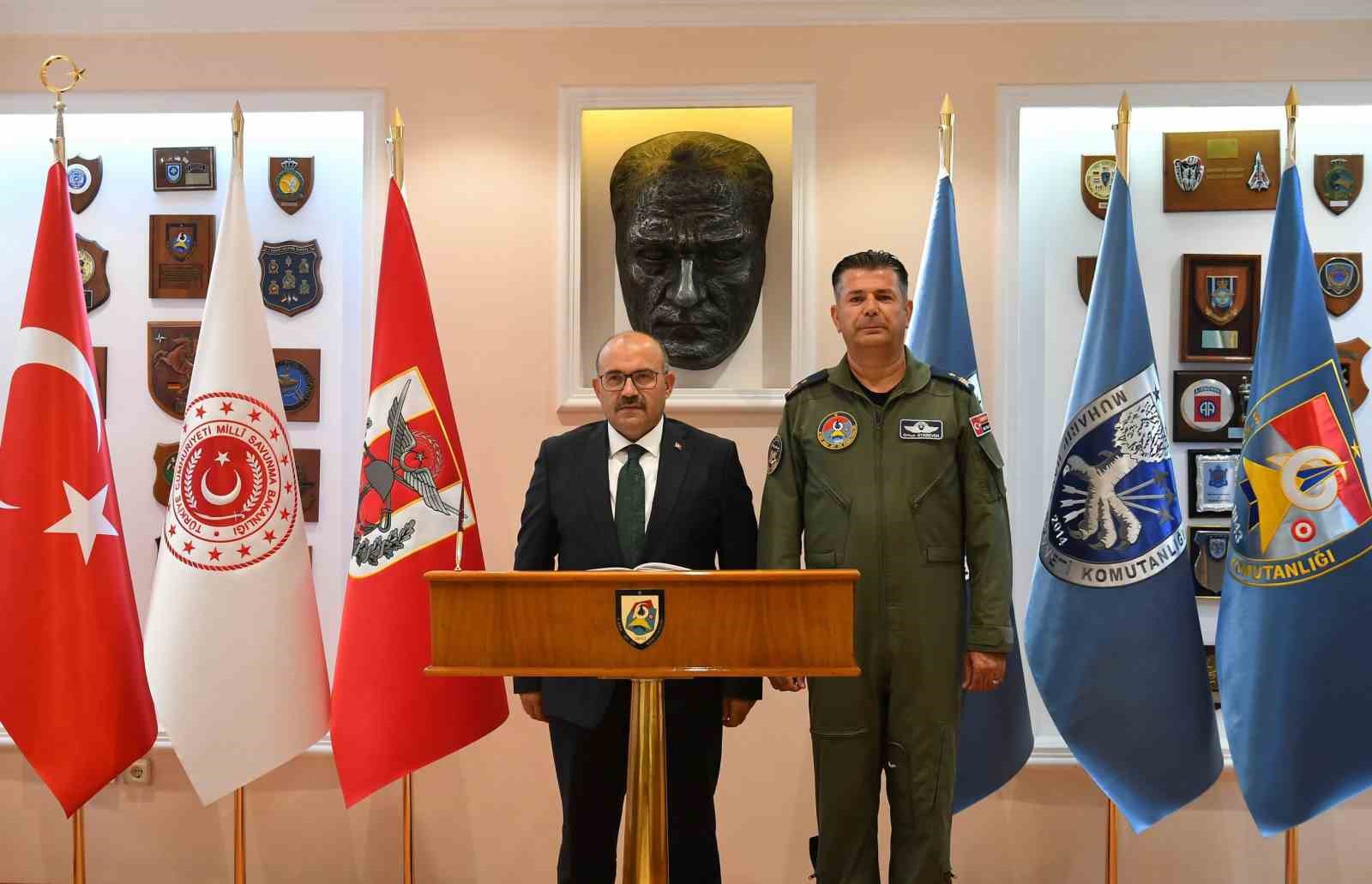 Vali Ustaoğlu, Bandırma’da güvenlik ve hizmet gündemiyle temaslarda bulundu