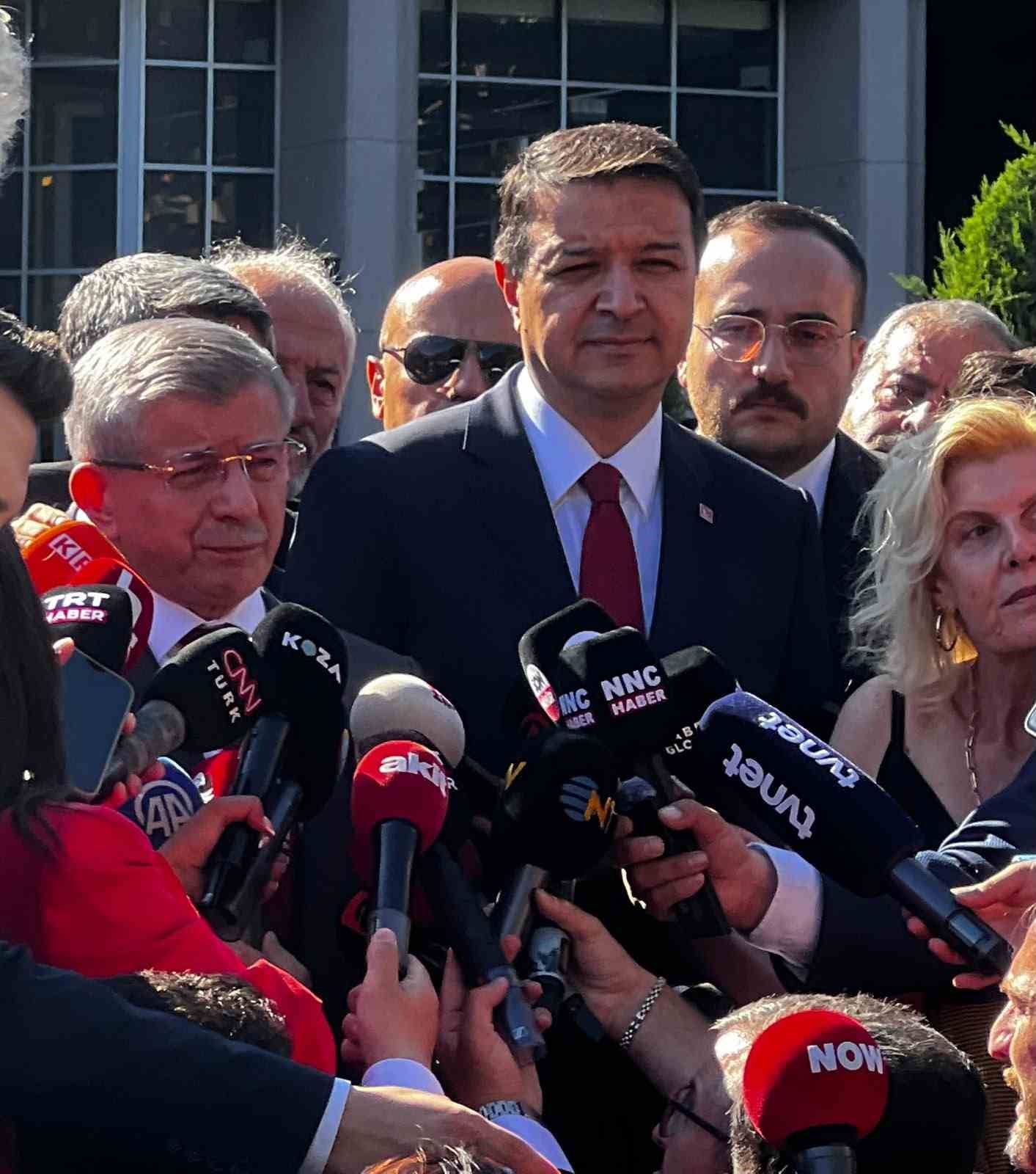 Davutoğlu ifade verdi: "Hi&ccedil; kimsenin de yargının &uuml;zerinde olmadığı inancıyla T&uuml;rkiye Cumhuriyeti vatandaşı olarak ifademi verdim"