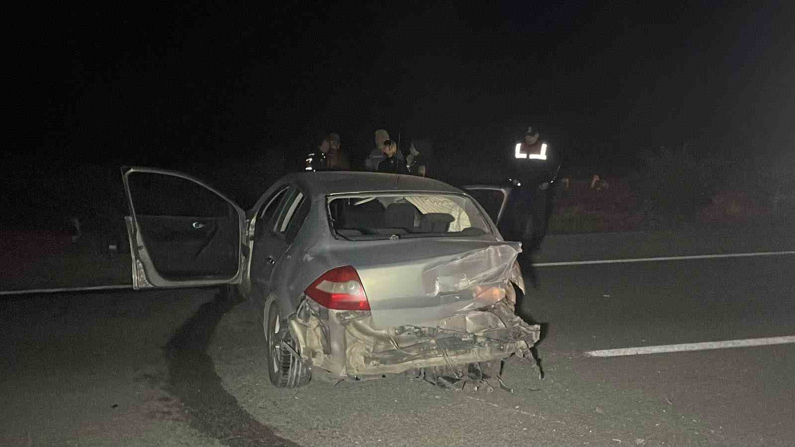 Karaman&rsquo;da 2 otomobil &ccedil;arpıştı: 3 yaralı