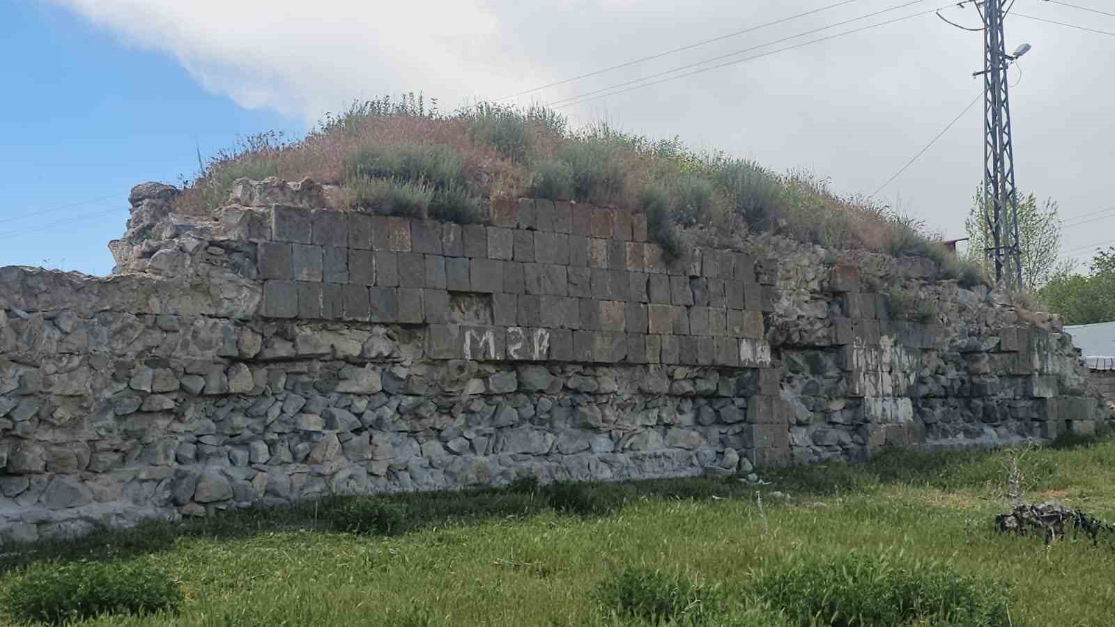 Bitlis&rsquo;in tarihi mirası sessizce yok oluyor: Lale Paşa Hanı ilgi bekliyor