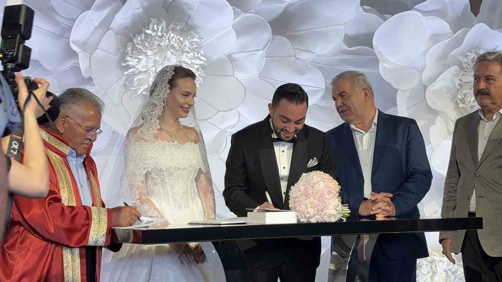 Mustafa Demirel&rsquo;in mutlu g&uuml;n&uuml;