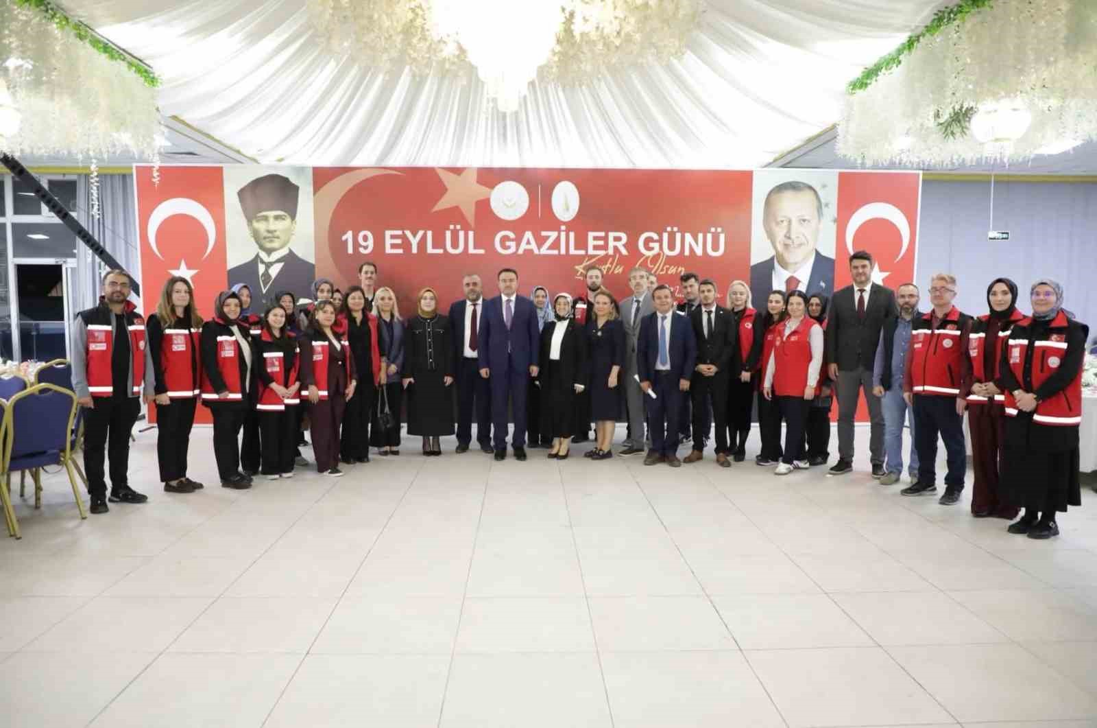 K&uuml;tahya&rsquo;da şehit aileleri ve gaziler onuruna yemek programı d&uuml;zenlendi