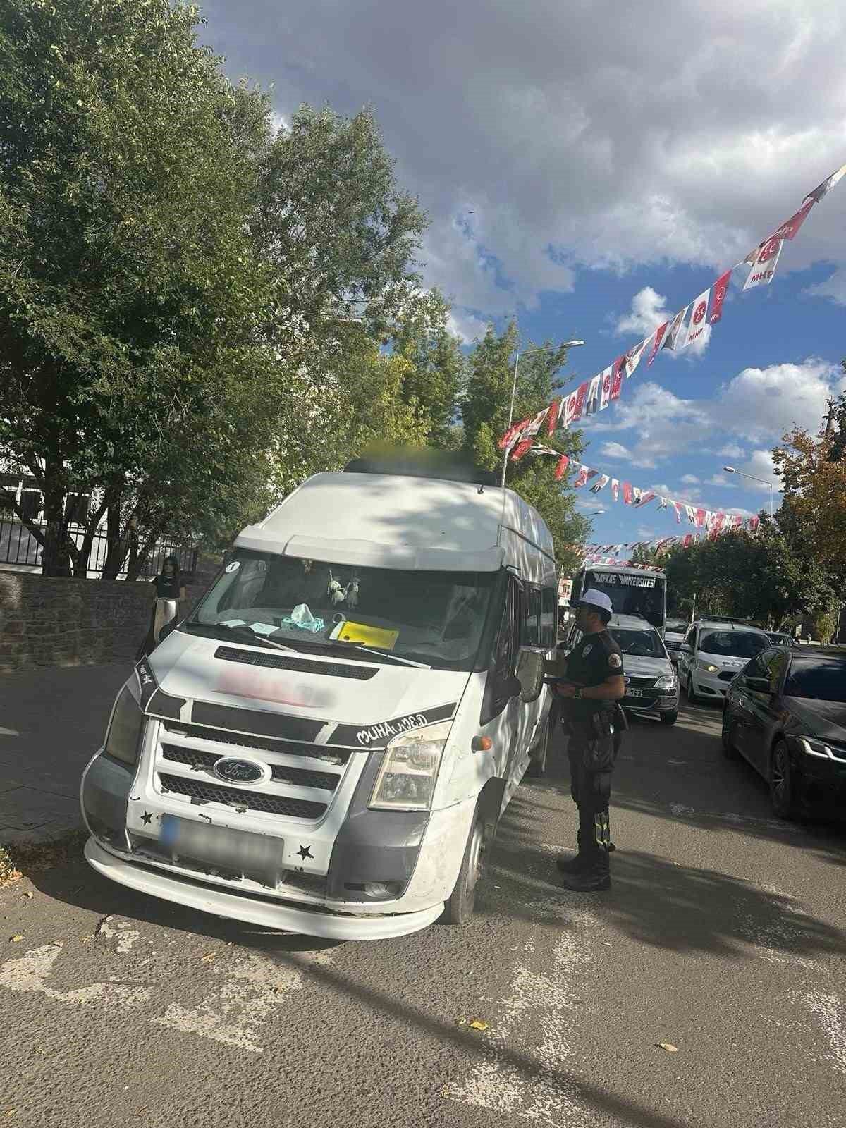 Kars&rsquo;ta okul servislerine sıkı denetim: Her şey &ccedil;ocukların g&uuml;venliği i&ccedil;in