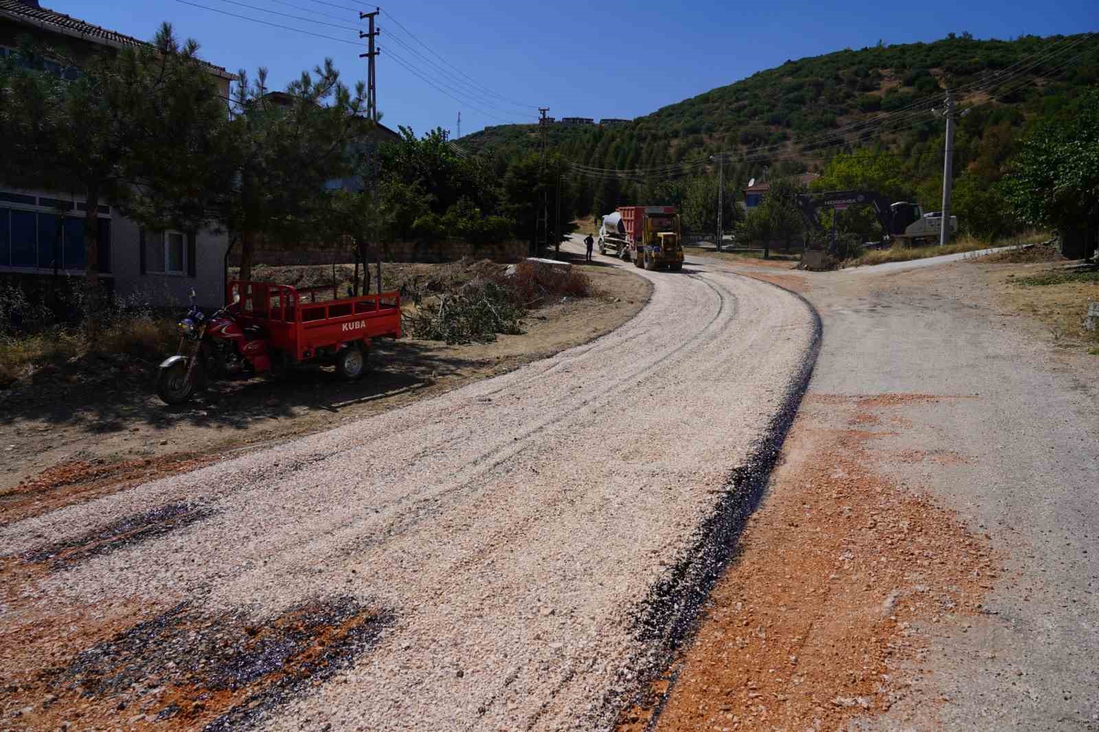 Yeni cadde ve sokaklar ulaşıma a&ccedil;ılıyor kaldırımlar yenileniyor