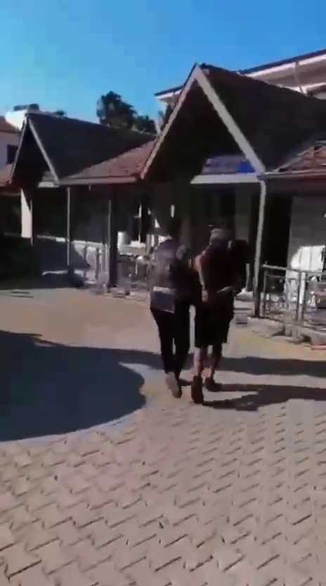 Motosikletli hırsızlar &ouml;nce kameraya sonra polise yakalandı