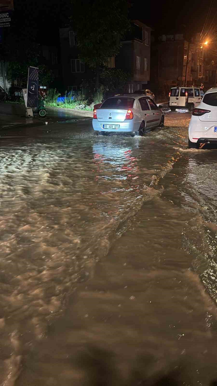 Fatsa&rsquo;da sağanak: Yollar g&ouml;le d&ouml;nd&uuml;