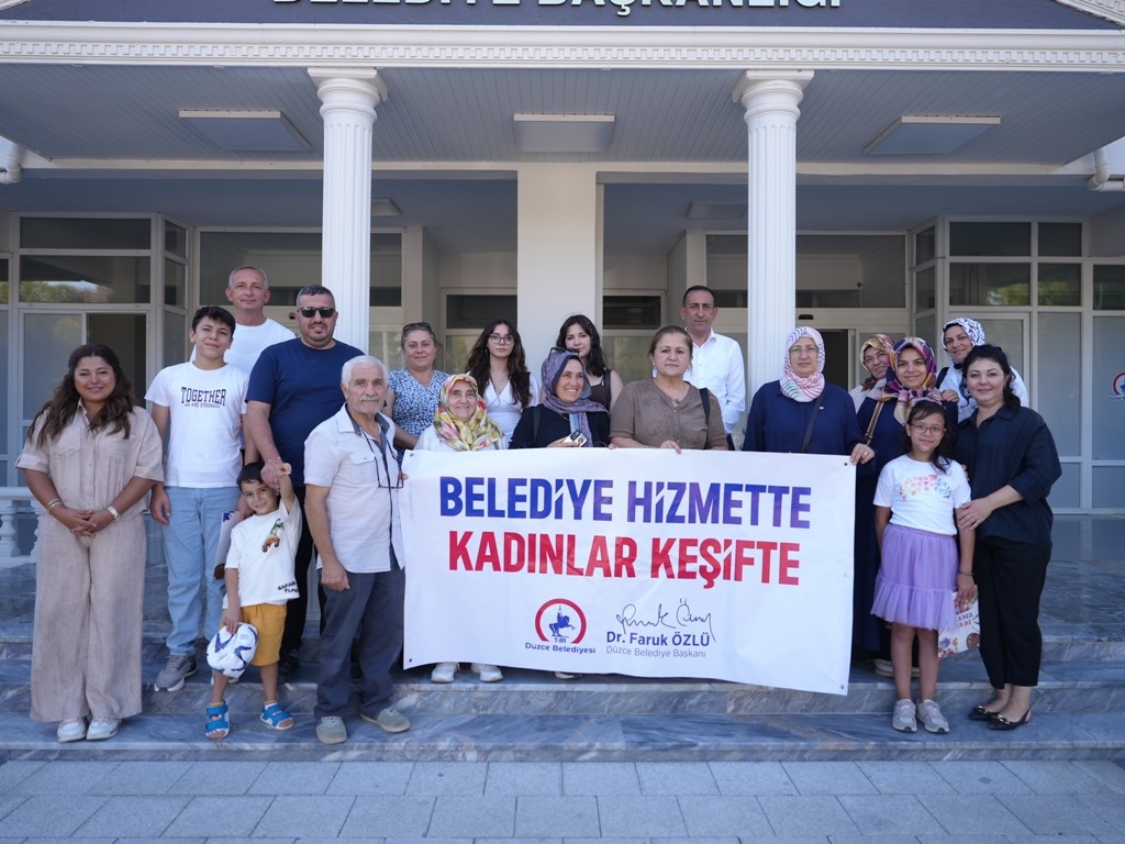 D&uuml;zce Belediyesi hizmetlerini kadınlar yerinde g&ouml;rd&uuml;