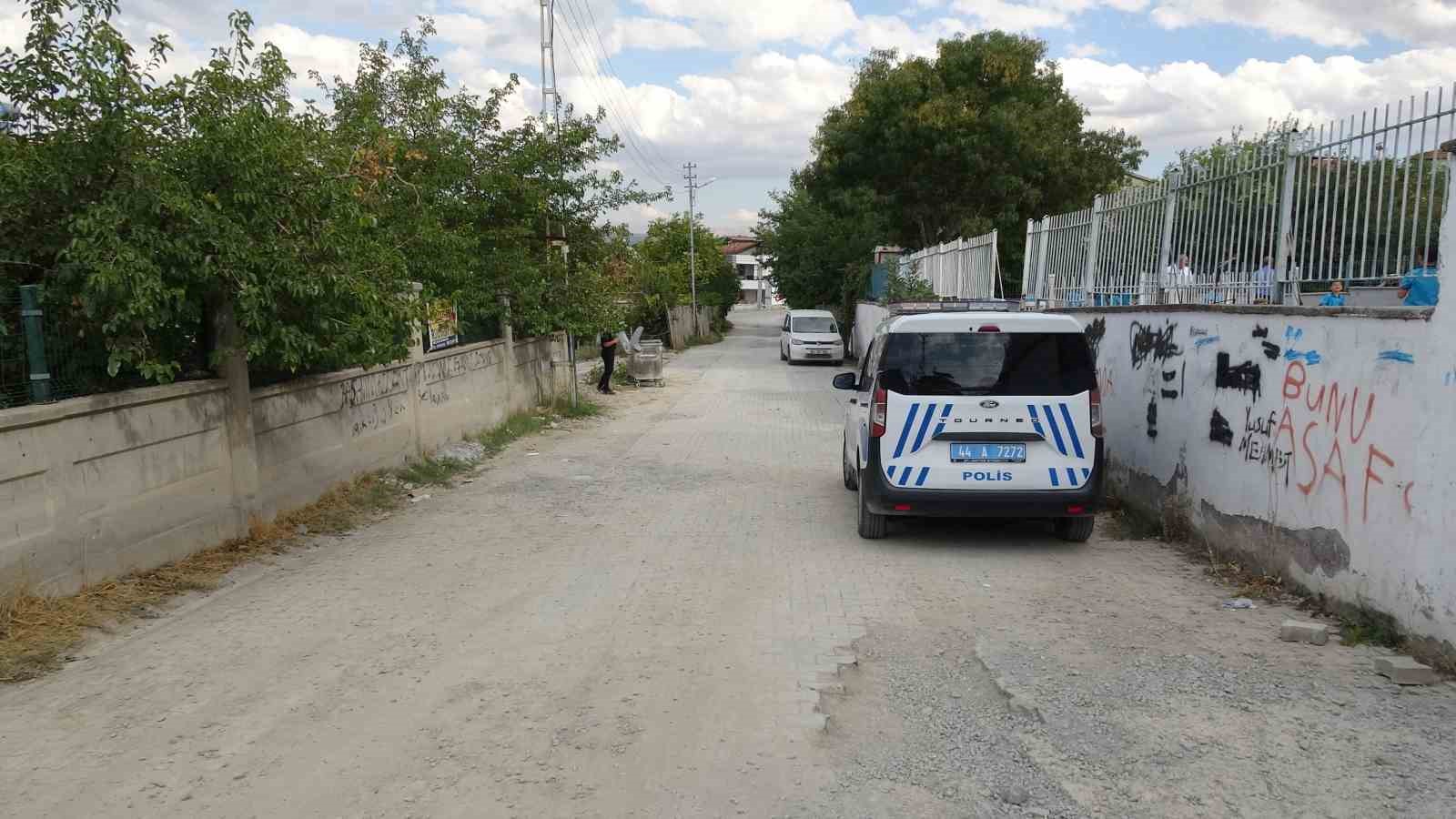 Malatya&rsquo;da &ouml;ğretmene &ouml;l&uuml;m tehdidi iddiası okulu karıştırdı