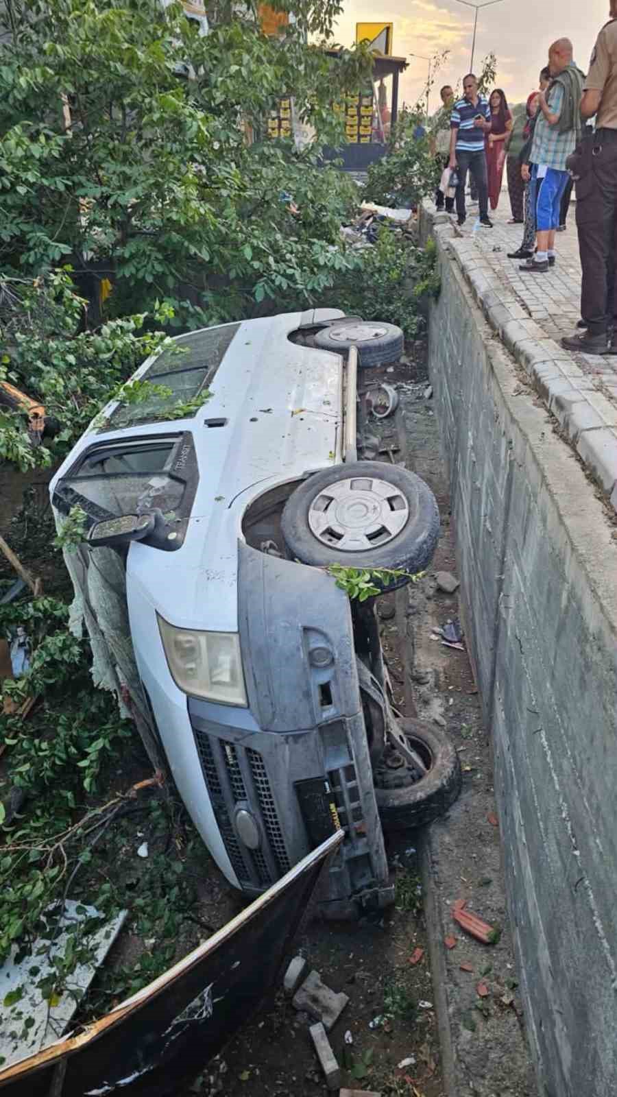 Elazığ&rsquo;da minib&uuml;s bah&ccedil;eye u&ccedil;tu