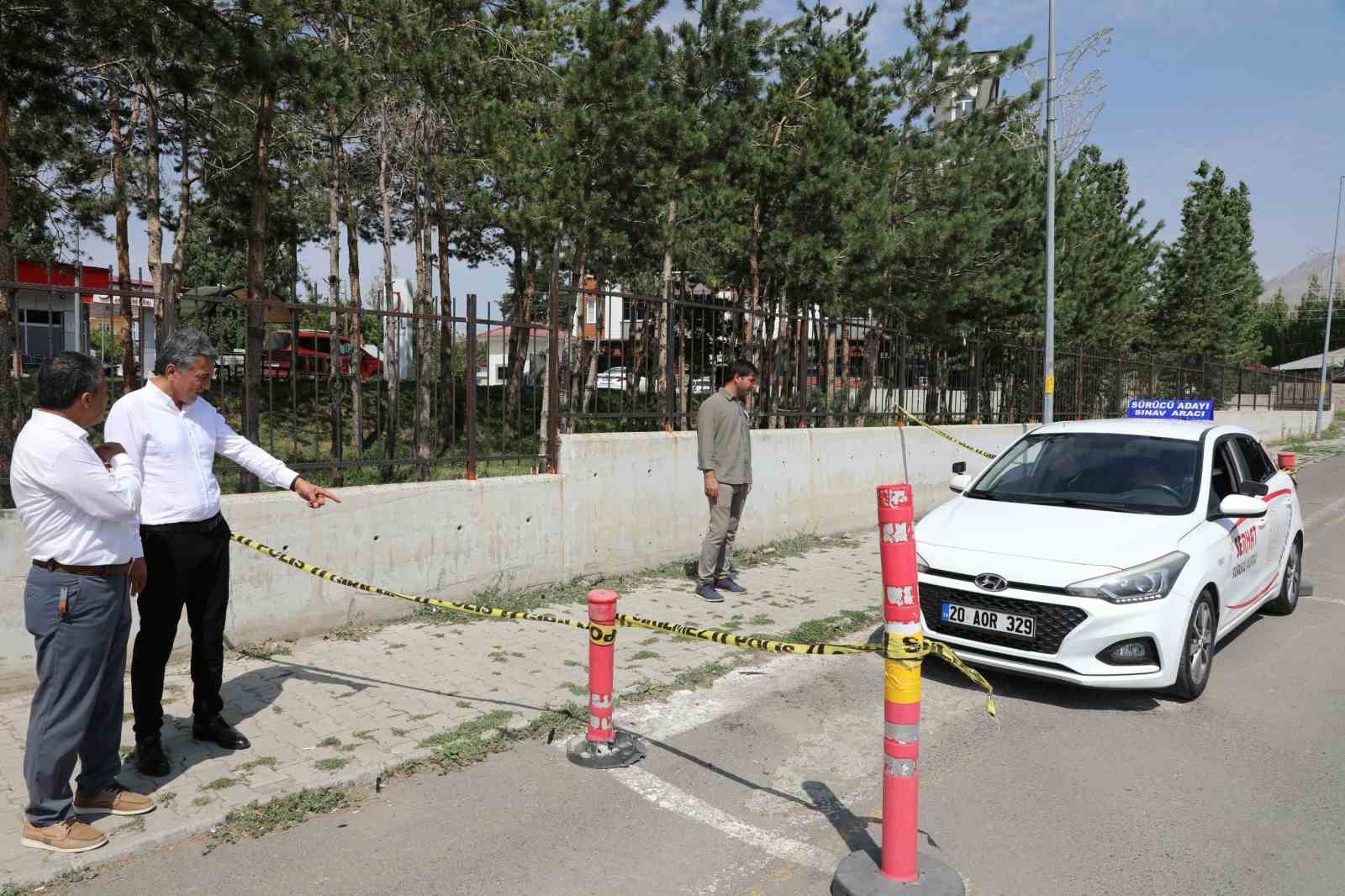 İl Milli Eğitim M&uuml;d&uuml;r&uuml; &Ccedil;akan, yeni eğitim &ouml;ğretim yılı hazırlıklarını hafta sonunda da s&uuml;rd&uuml;rd&uuml;