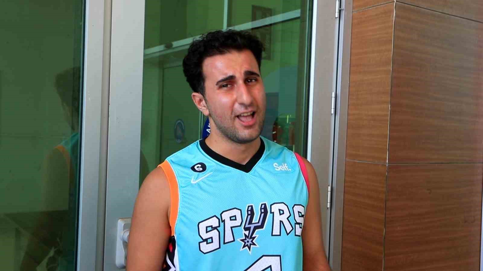 Kan ter i&ccedil;inde elide terlikle yalınayak koşarak geldiği sınavı saniyelerle ka&ccedil;ırdı