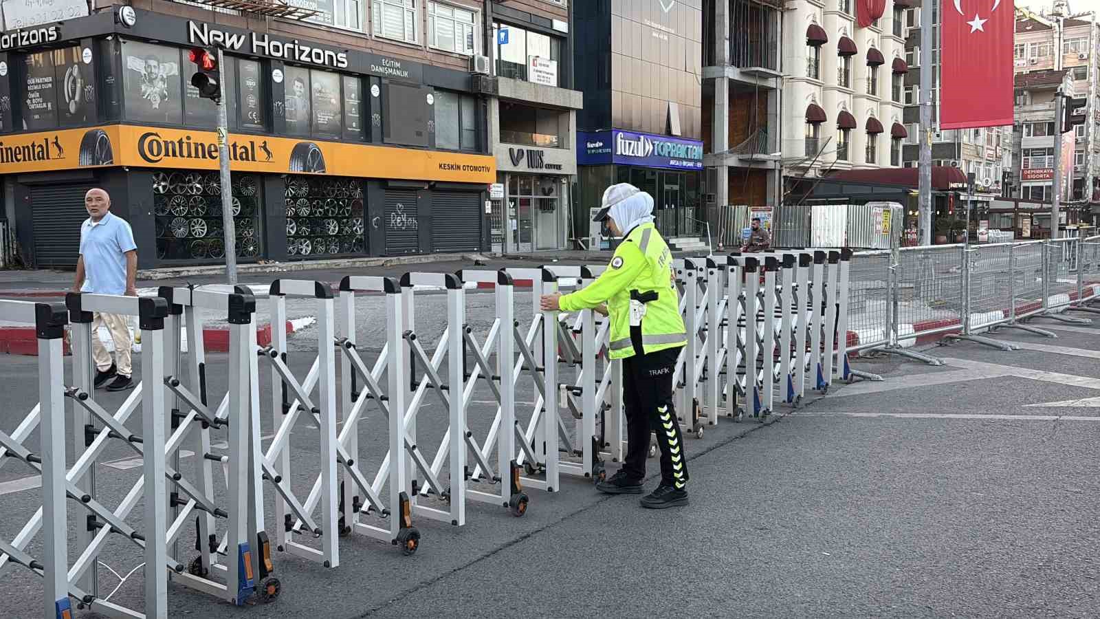 30 Ağustos Zafer Bayramı kutlamaları nedeniyle Vatan Caddesi trafiğe kapatıldı