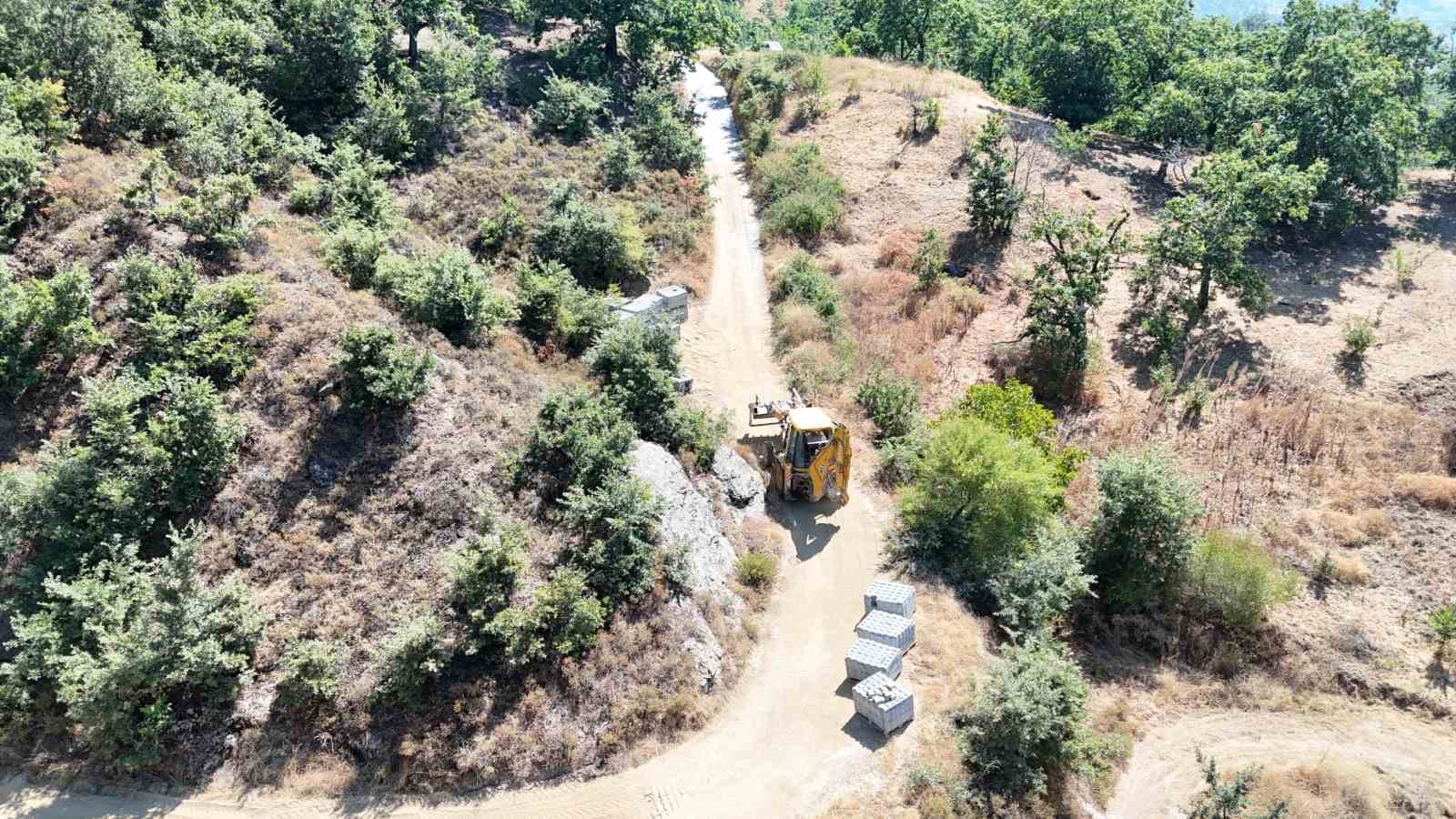 Nazilli Belediyesi Apaklar&rsquo;da yolları yeniliyor