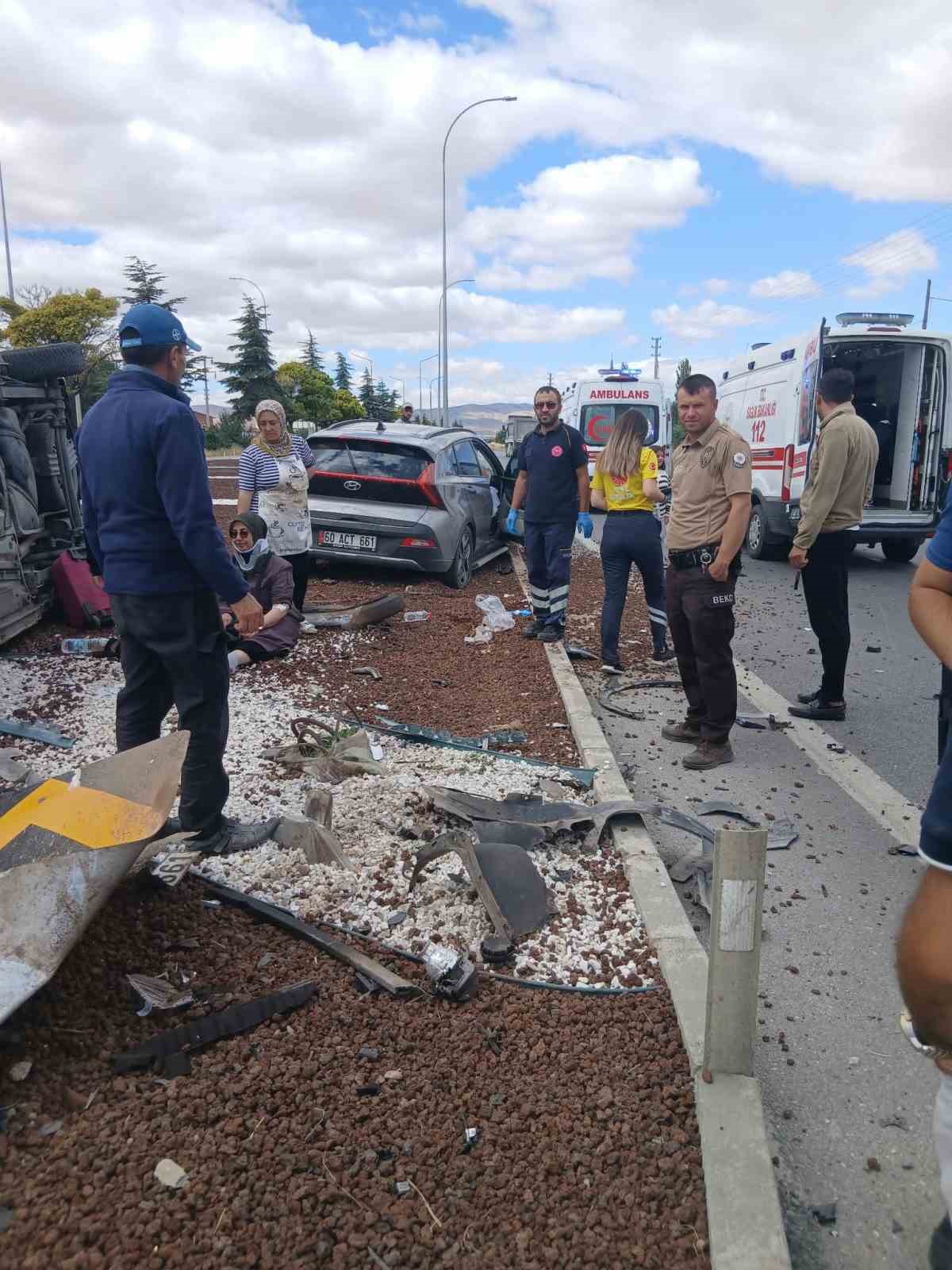 Otomobillerin &ccedil;arpıştığı kazada 7 kişi yaralandı
