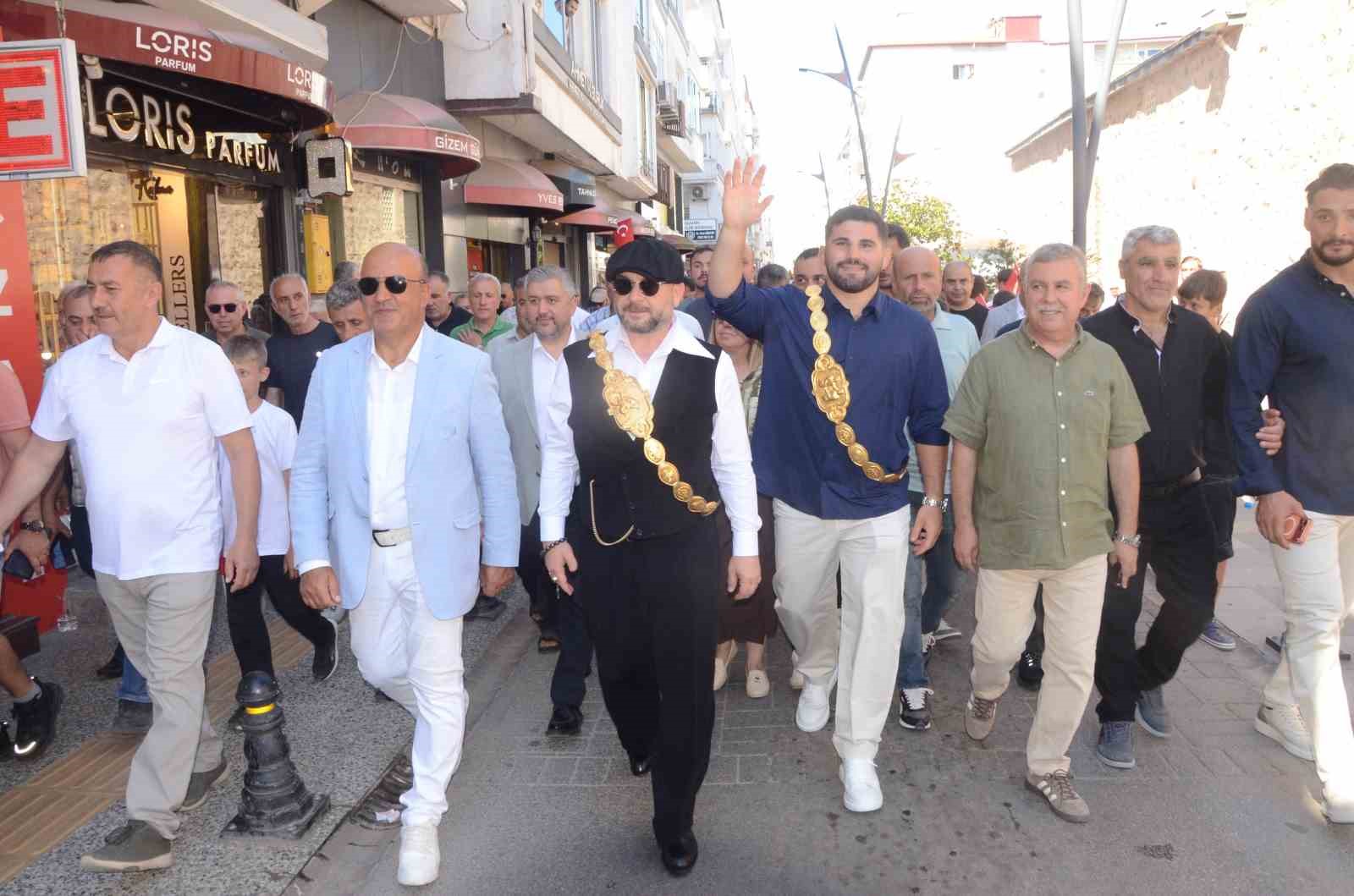 Başpehlivan Erkan Taş&rsquo;a memleketi Sinop&rsquo;ta g&ouml;rkemli karşılama