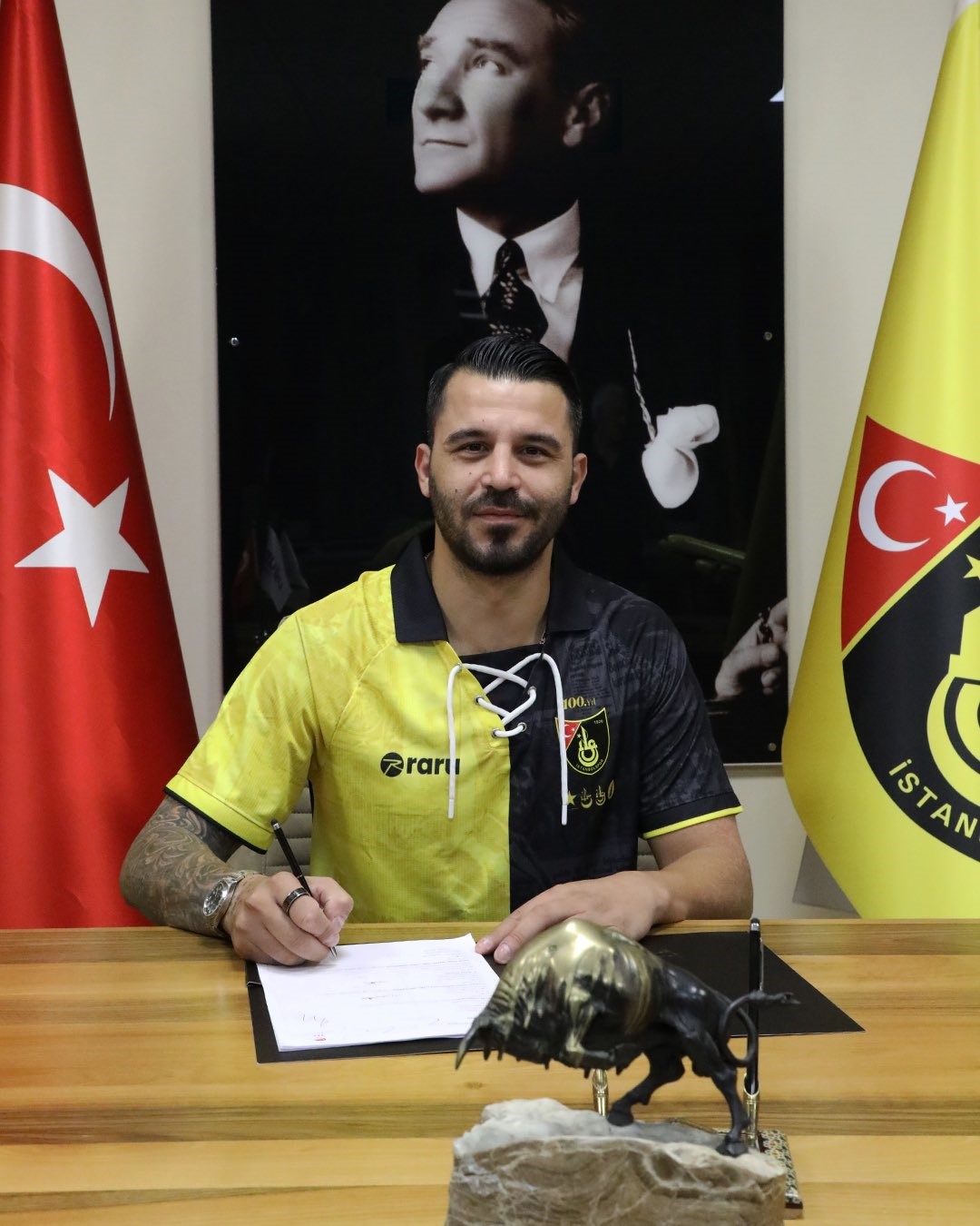 İstanbulspor Mamadou Fall ve Ayta&ccedil; Kara&rsquo;yı renklerine bağladı