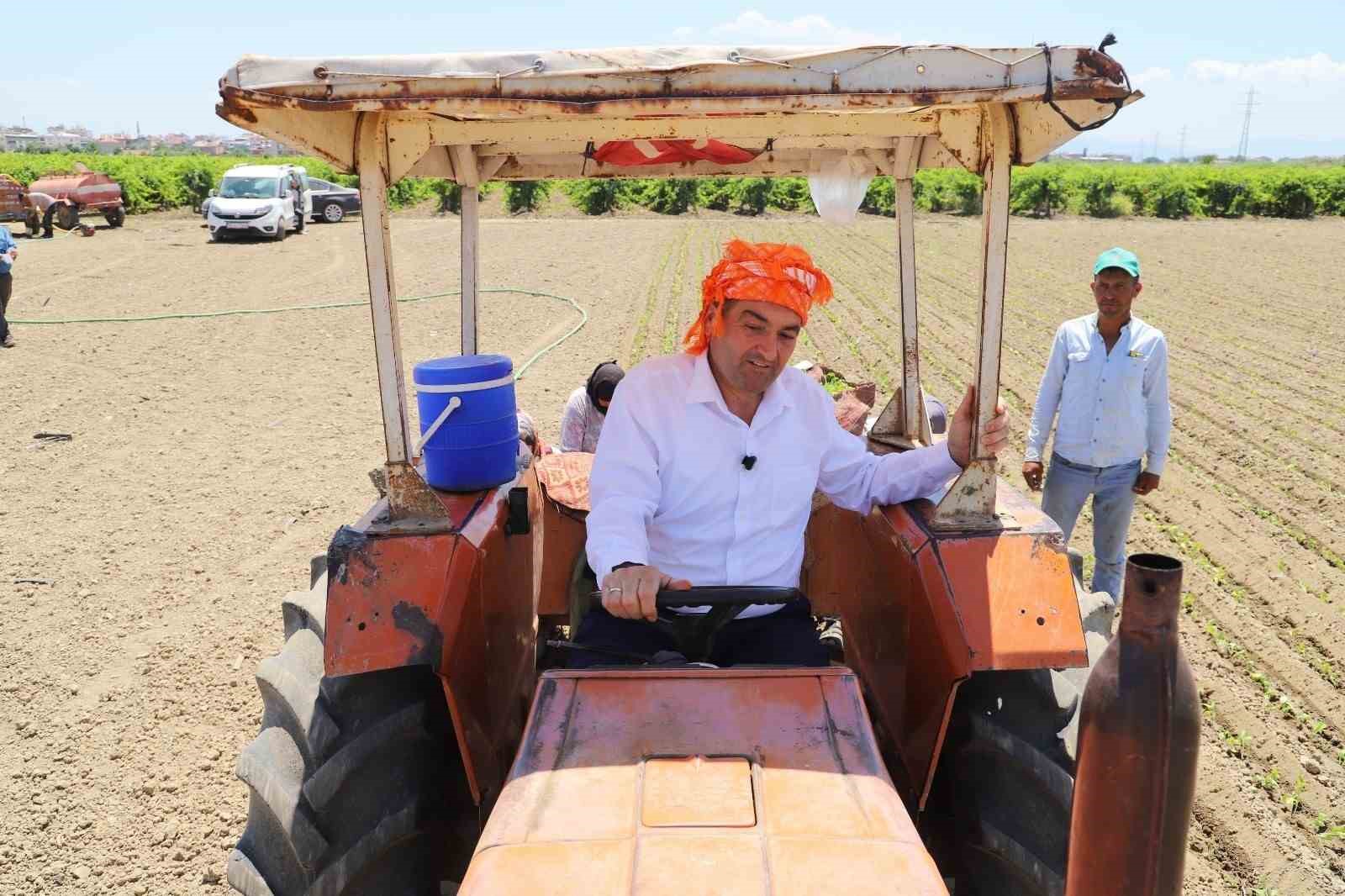 &Uuml;z&uuml;m hasadında eline makineye kaptıran Saruhanlı Belediye Başkanı yaralandı