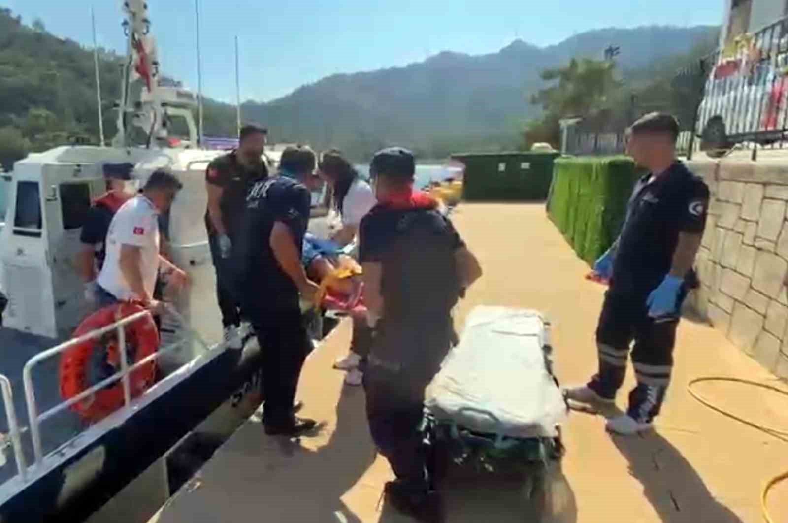 Fethiye&rsquo;de gezi teknelerinde yaralanan iki vatandaşa tıbbi tahliye