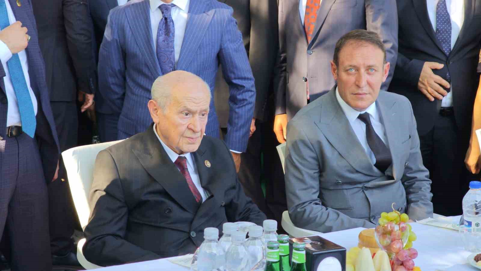 MHP Lideri Bah&ccedil;eli, Ahlat&rsquo;ta partililer ve vatandaşlarla buluştu