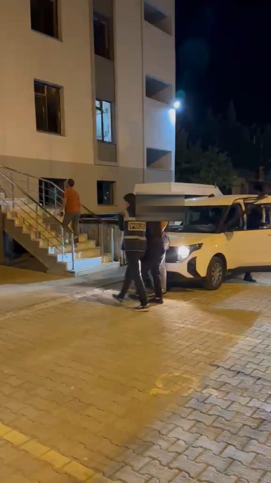 K&uuml;tahya&rsquo;da 10 yıl hapis cezasıyla aranan şahıs yakalandı