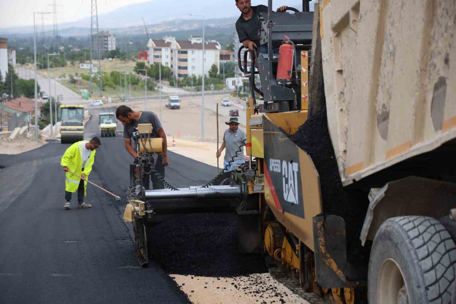 G&ouml;lbaşı Caddesi yeni y&uuml;z&uuml;ne kavuştu
