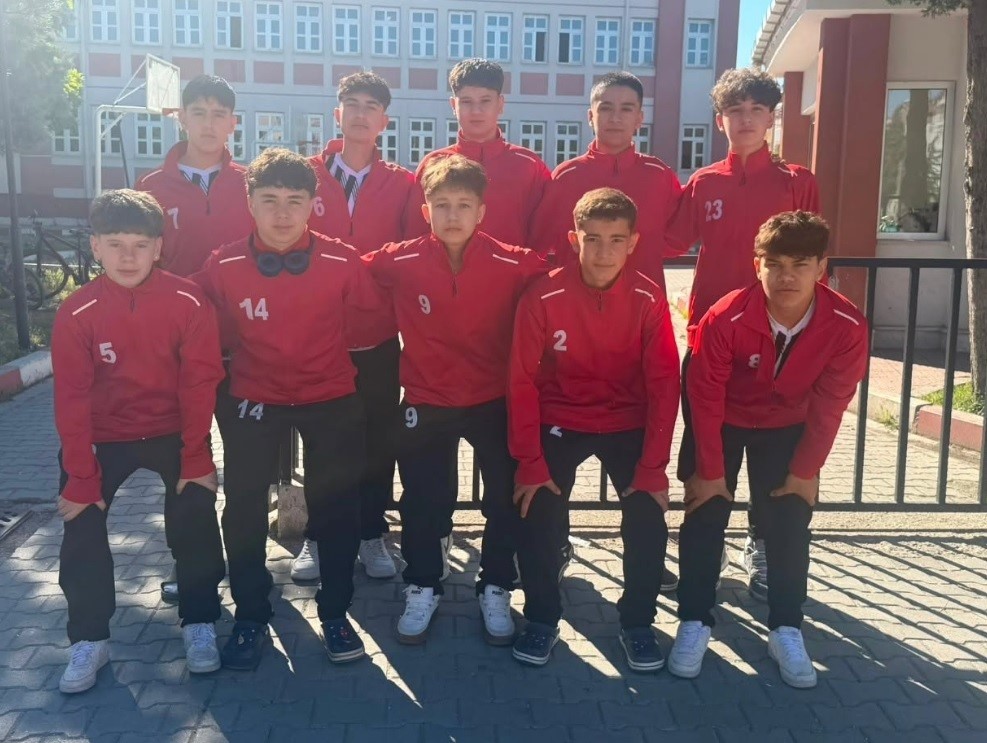 Moymul Ortaokulu Futsal Takımı T&uuml;rkiye&rsquo;nin en iyi 8 takımı arasında