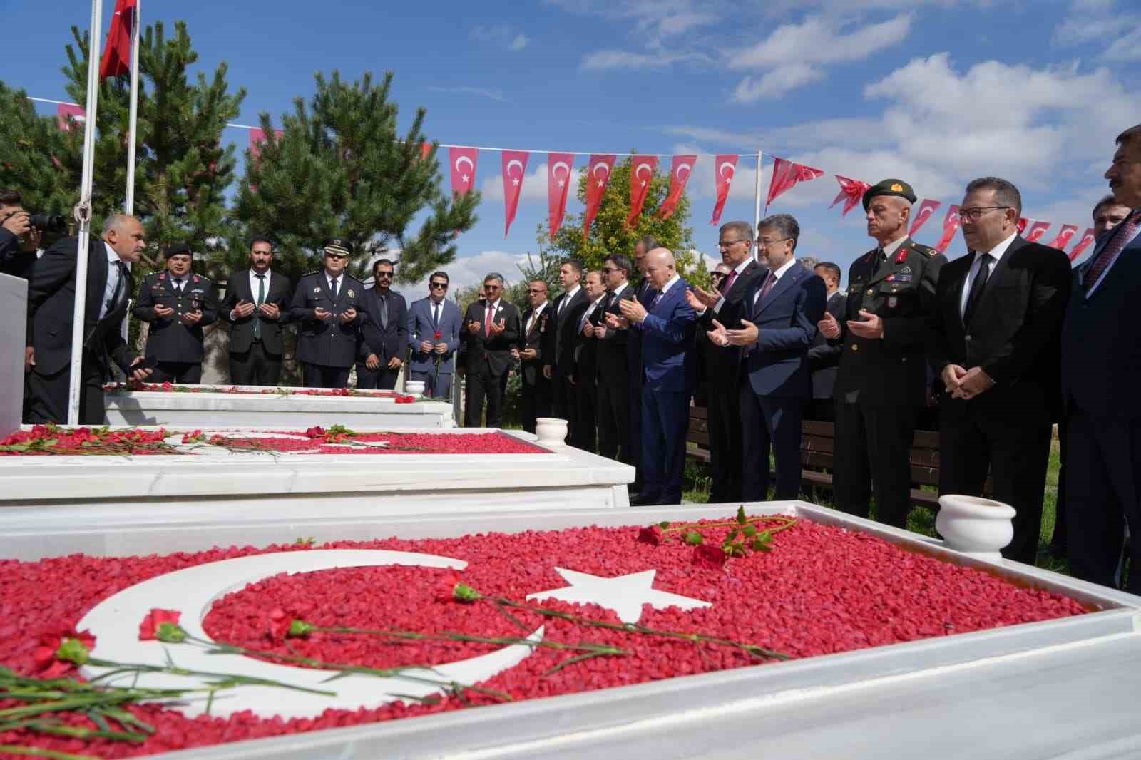 Bakan Yumaklı, Erzurum&rsquo;da Gaziler G&uuml;n&uuml; programına katıldı