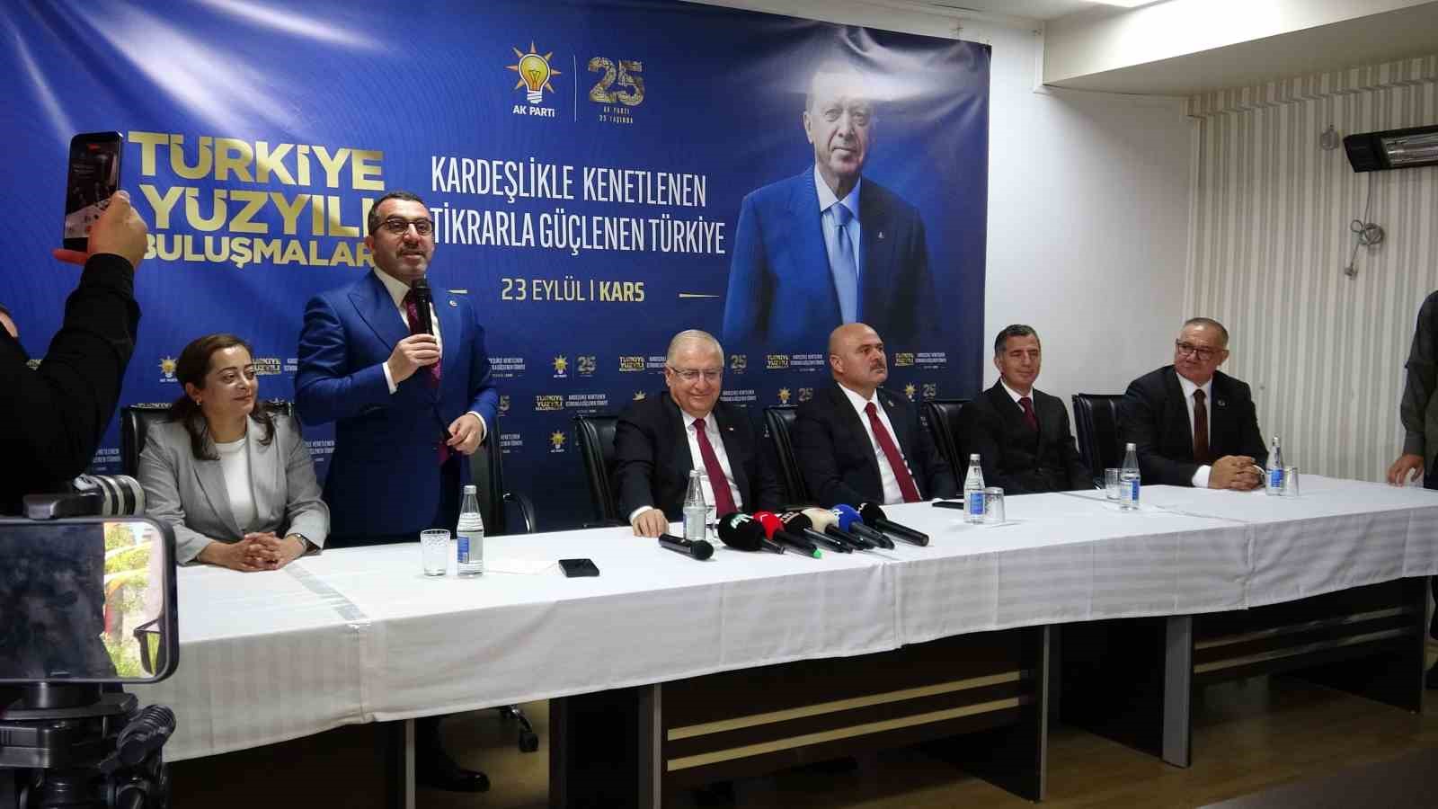 "Ter&ouml;rs&uuml;z T&uuml;rkiye" ve T&uuml;rk-K&uuml;rt kardeşliği vurgusu Kars&rsquo;ta &ouml;ne &ccedil;ıktı
