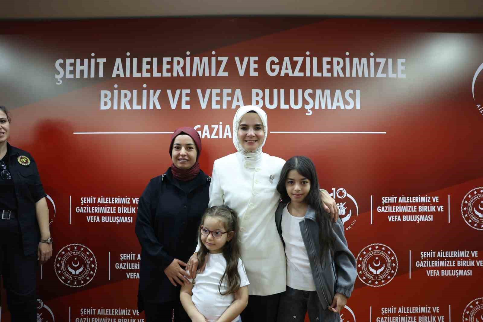 Aile ve Sosyal Hizmetler Bakanı G&ouml;ktaş: "Ter&ouml;rs&uuml;z T&uuml;rkiye, barışın, huzurun, istikrarın olduğu, b&uuml;y&uuml;k ve g&uuml;&ccedil;l&uuml; T&uuml;rkiye demektir"