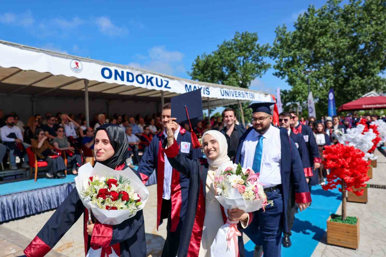 OM&Uuml; M&uuml;hendislik Fak&uuml;ltesi mezunlarını geleceğe uğurladı