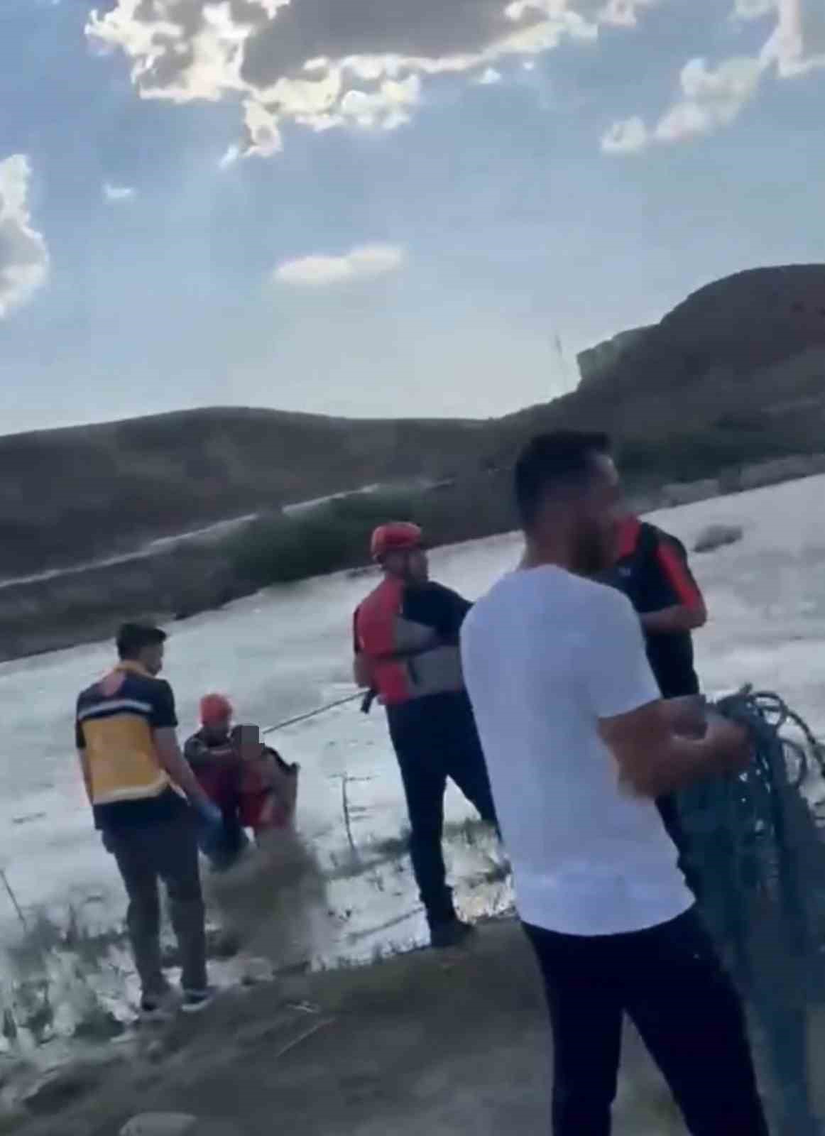 Kezer &Ccedil;ayı&rsquo;nda mahsur kalan &ccedil;ocuğu AFAD kurtardı