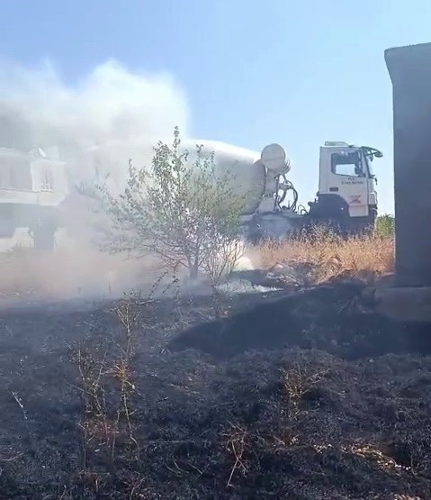 Kopan elektrik telleri yangına neden oldu