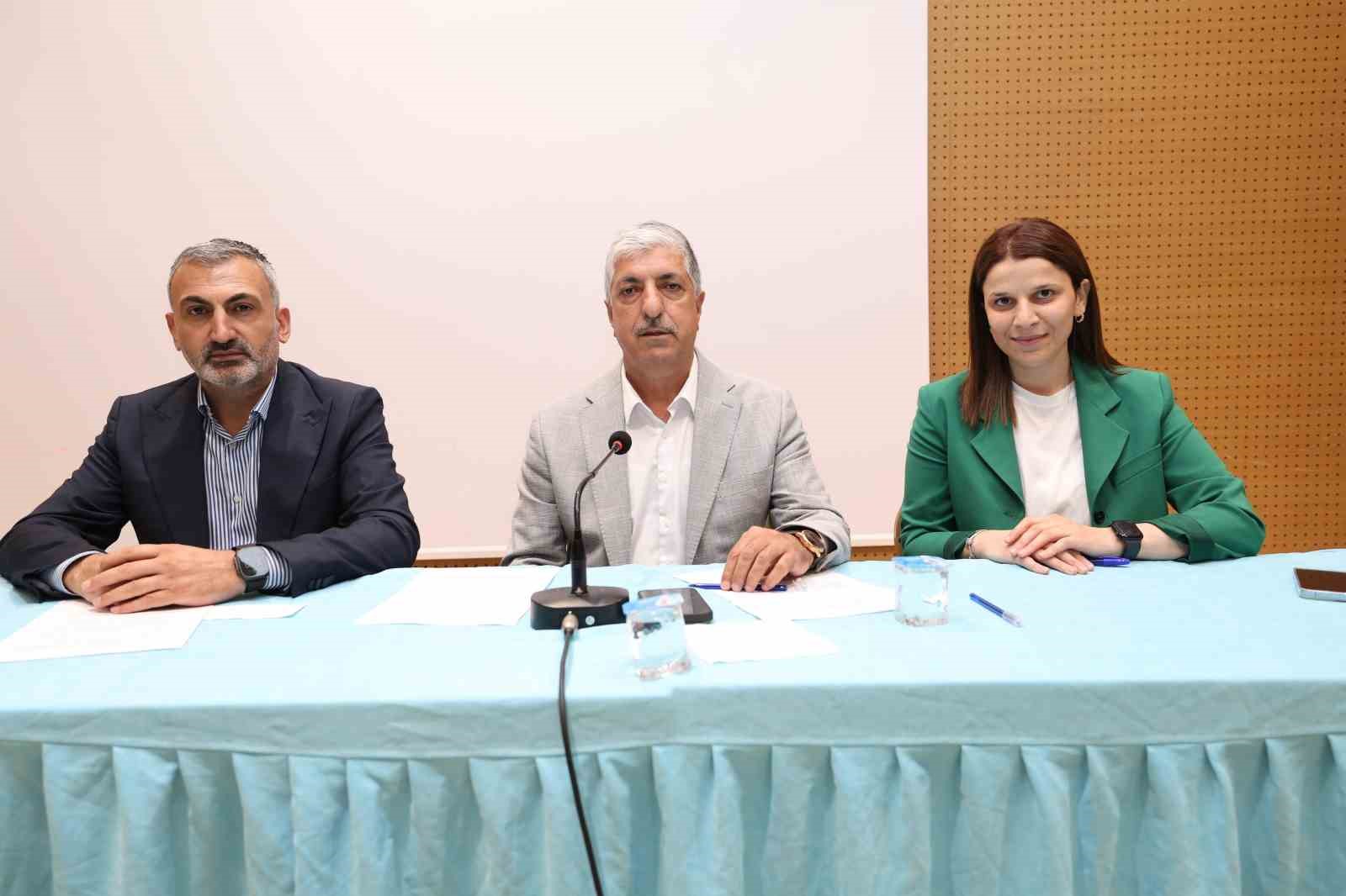 Dilovası’nda birinci sınıf ve ihtiyaç sahibi öğrencilere kırtasiye desteği