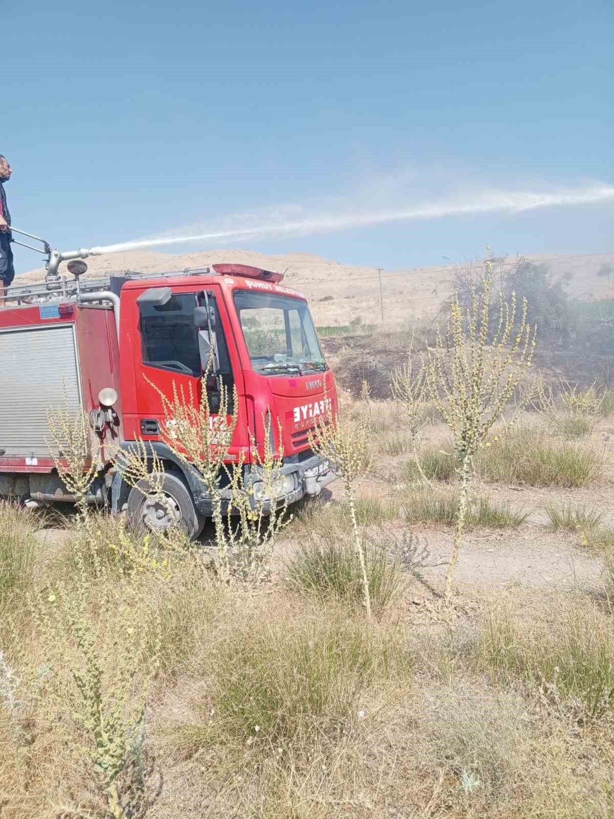 Şuhut&rsquo;ta anız yangını paniğe neden oldu