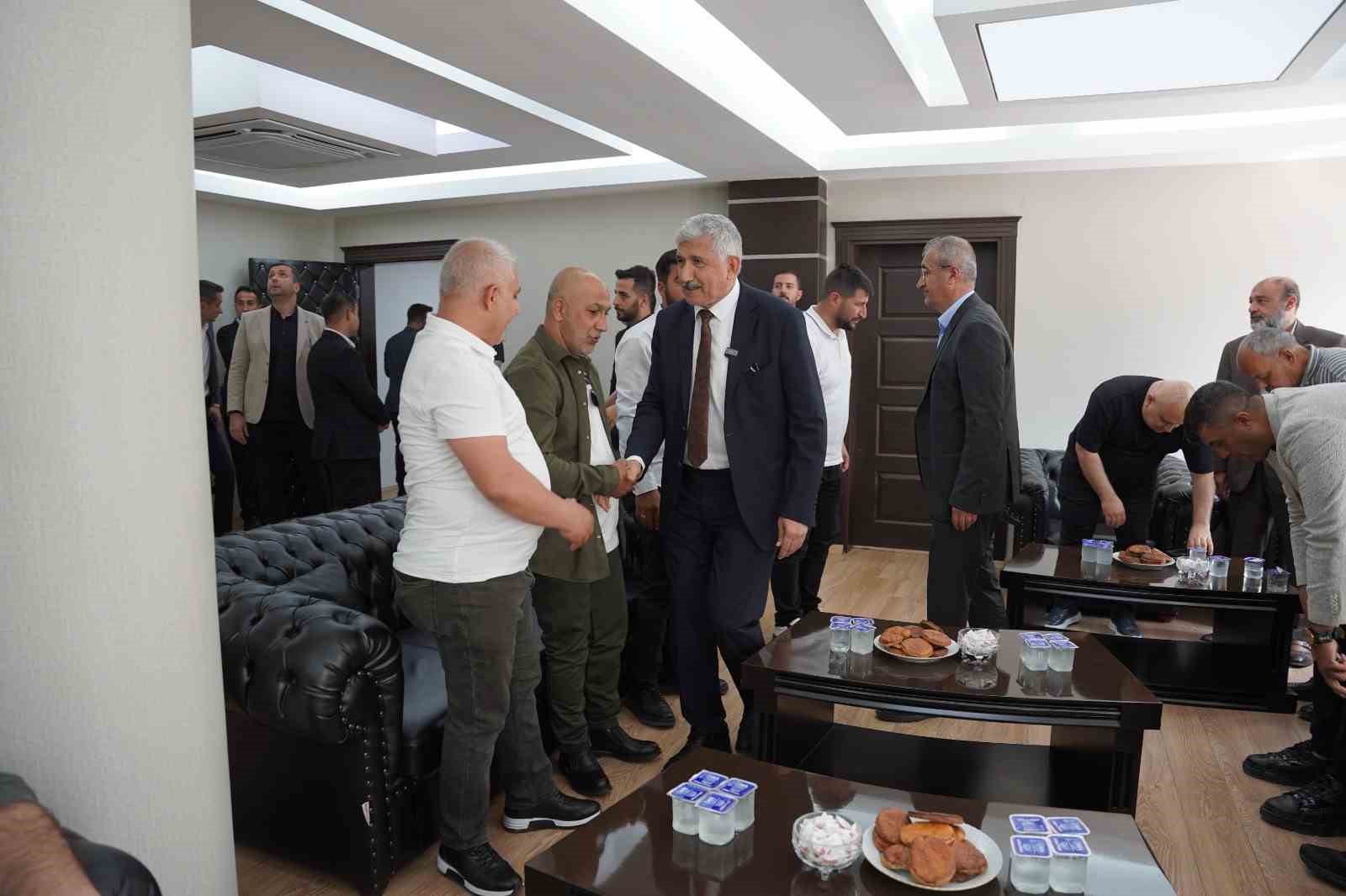 Kahta Belediyesi&rsquo;nde bayramlaşma programı yoğun katılımla ger&ccedil;ekleştirildi