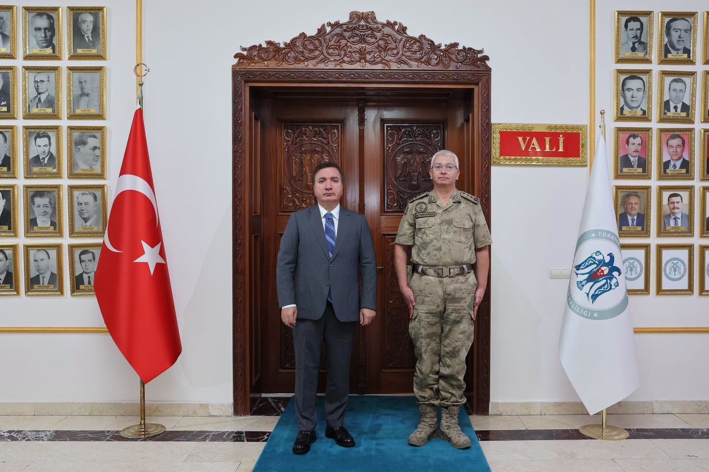 Erzincan Valisi Aydoğdu, İl Jandarma Komutanı Altundarak&rsquo;ı kabul etti