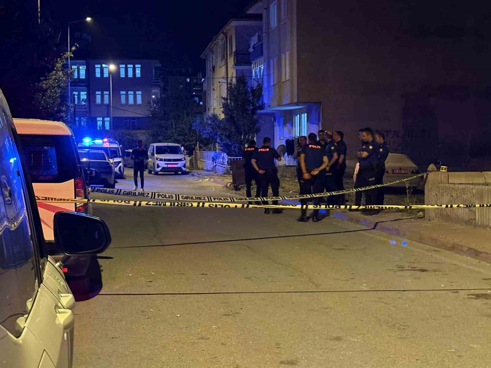 Kayseri&rsquo;de keserli-bı&ccedil;aklı kavgada ağır yaralanan şahıs hayatını kaybetti