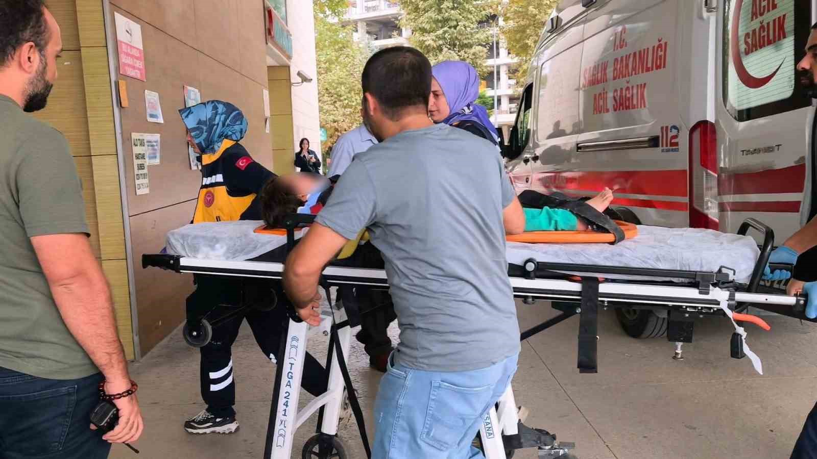 Balkondan d&uuml;şen 4 yaşındaki &ccedil;ocuk yaralandı