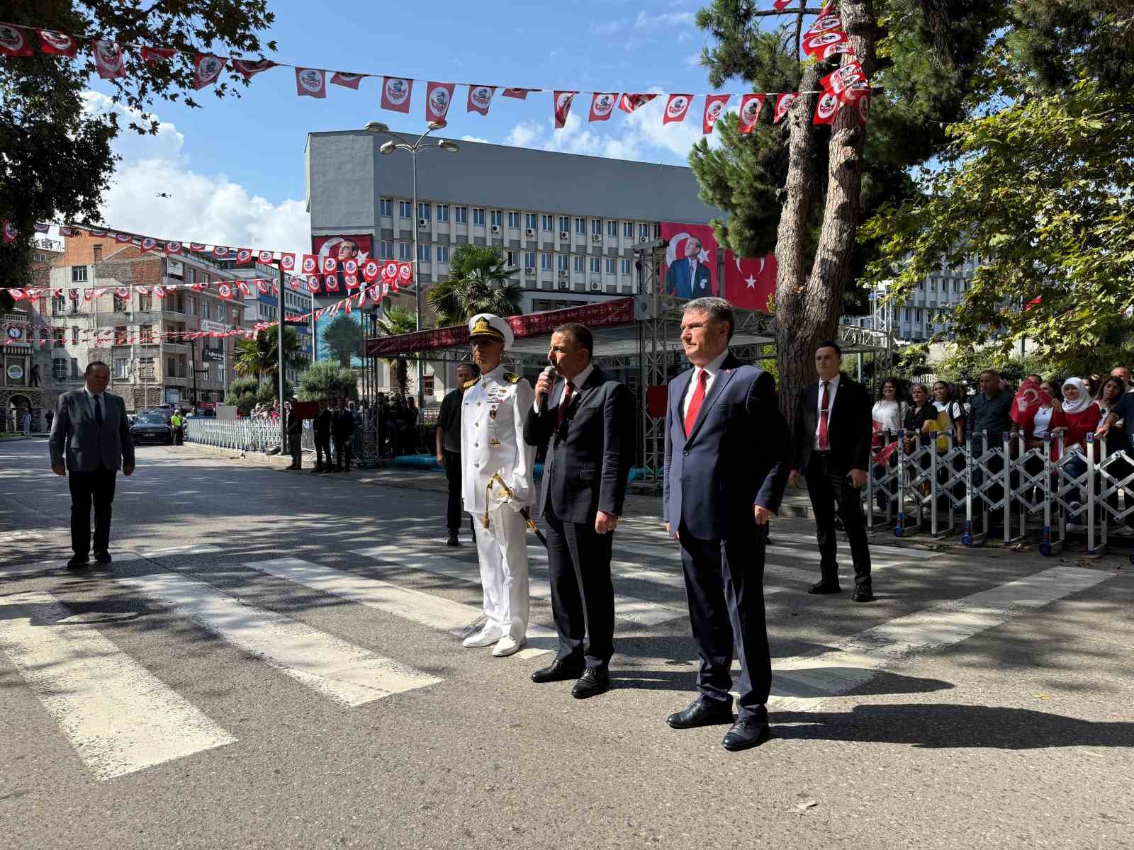 Zonguldak Limanı&rsquo;nda 30 Ağustos ş&ouml;leni: R&ouml;mork&ouml;rlerden g&ouml;rsel şov