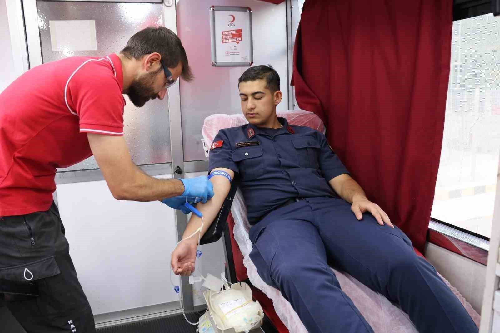 Jandarmadan kan bağışı desteği