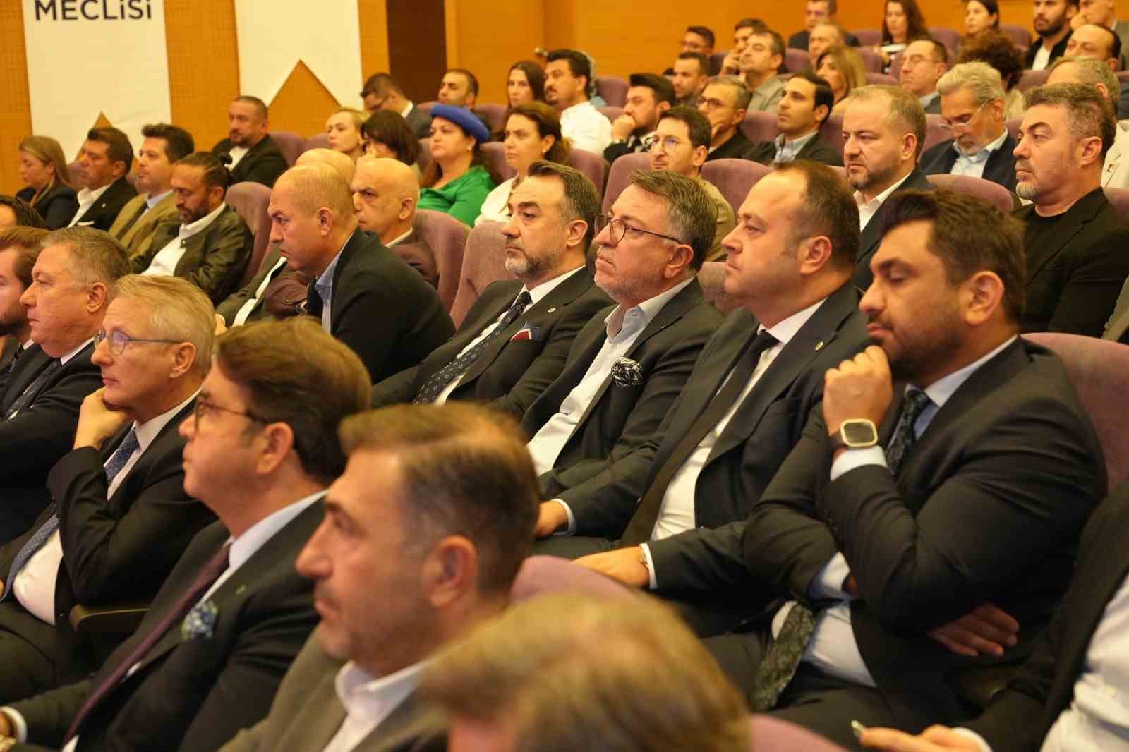 Tekstil ve hazır giyim sekt&ouml;r&uuml; Denizli&rsquo;de bir araya geldi