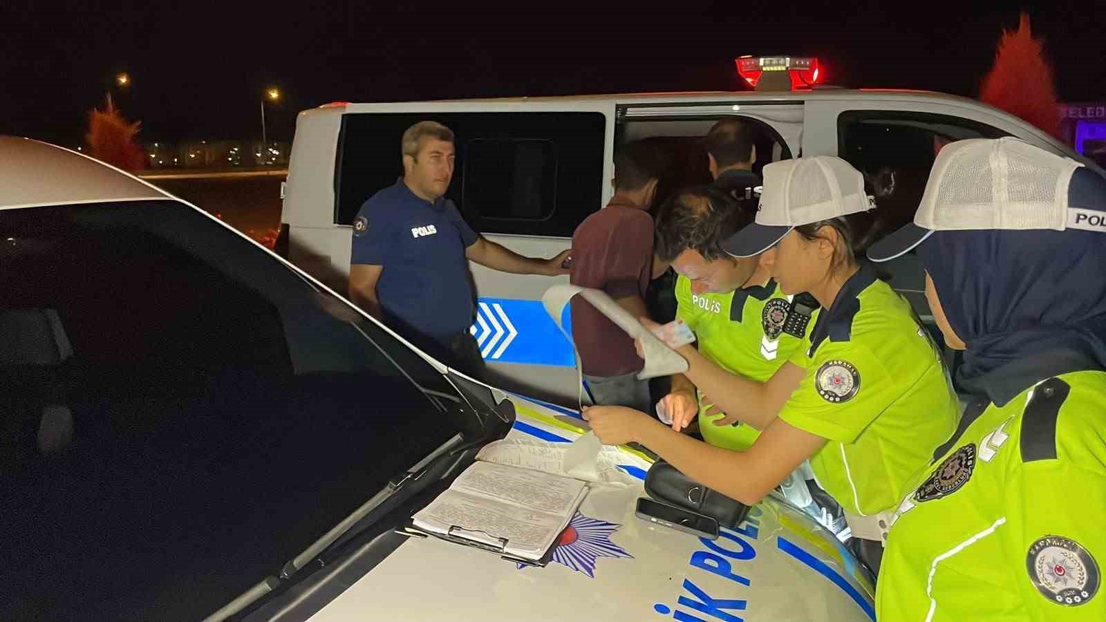 Karaman&rsquo;da alkoll&uuml; s&uuml;r&uuml;c&uuml; dehşeti: Baba &ouml;ld&uuml;, 7 yaşındaki oğlu yaralı