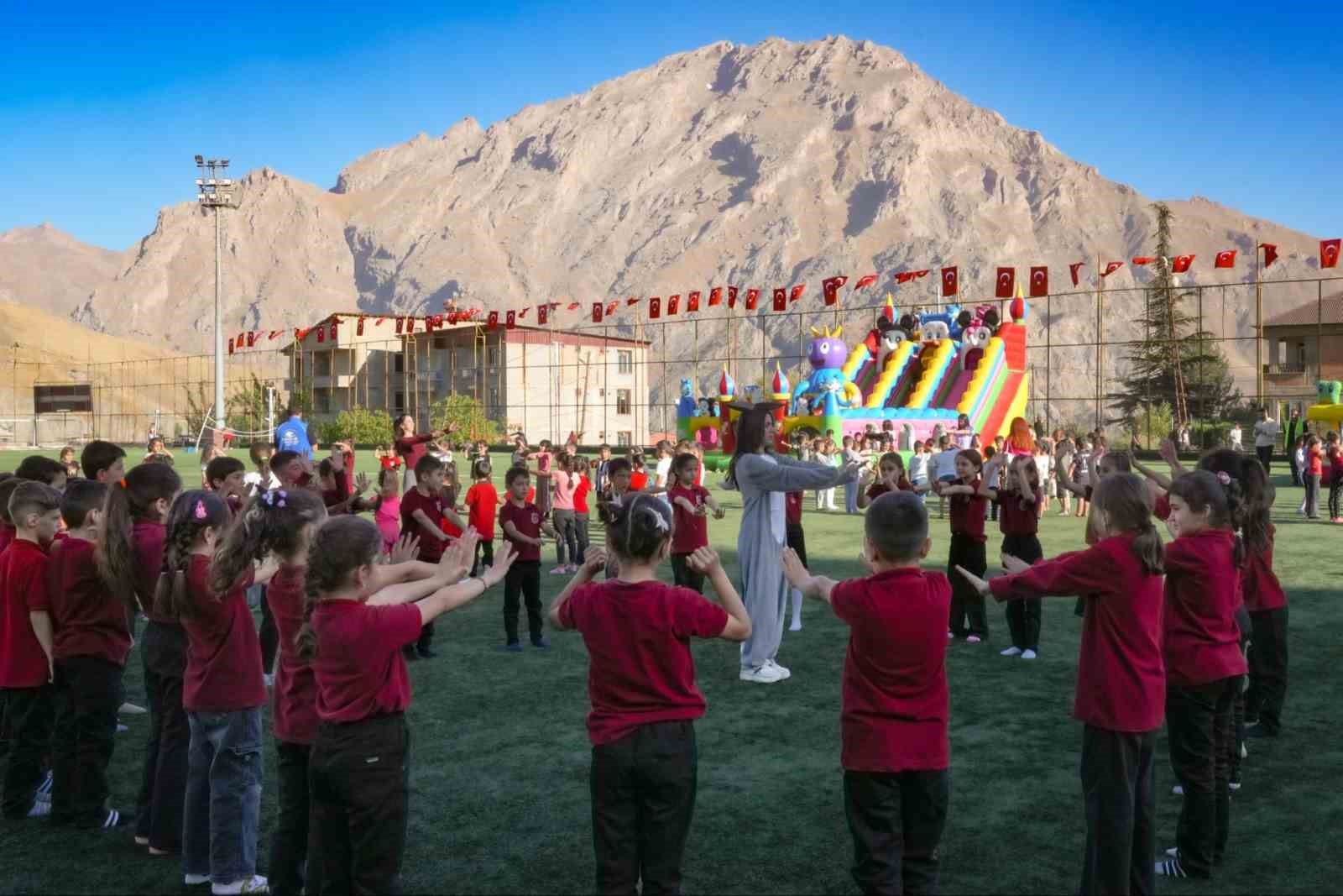 Hakk&acirc;ri&rsquo;de 3. &Ccedil;ocuk Oyun Şenliği d&uuml;zenlendi