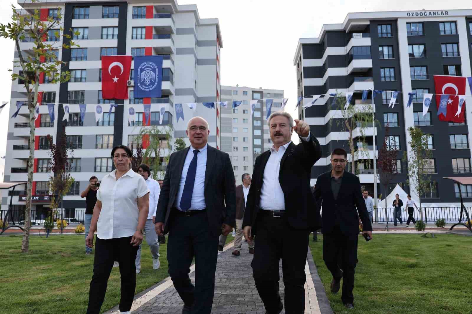 Melikgazi&rsquo;de 24 aile yeni evlerine kavuştu