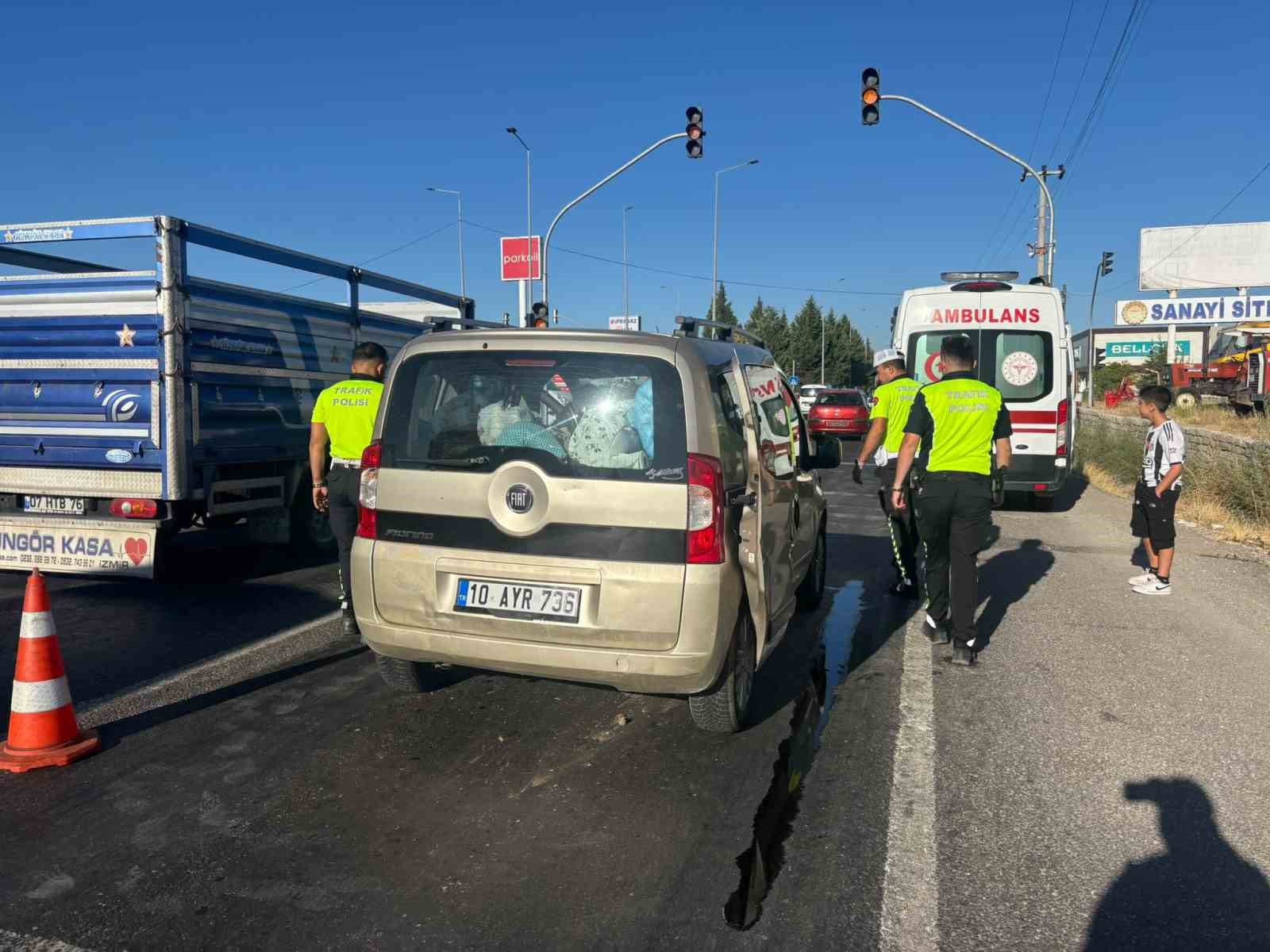 Tavşanlı&rsquo;da zincirleme trafik kazası; 4 yaralı