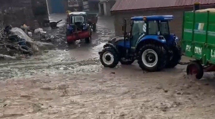 Erzurum&rsquo;da sağanak sonrası Dumankaya Mahallesi&rsquo;ni su bastı