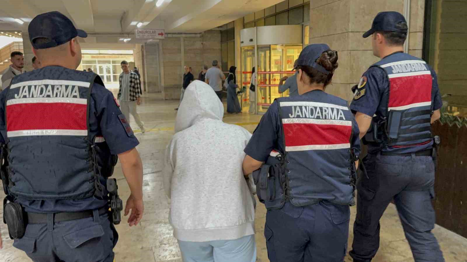 Samsun&rsquo;da 16 su&ccedil;tan aranan kadın, jandarmanın kimlik kontrol&uuml;nde yakalandı