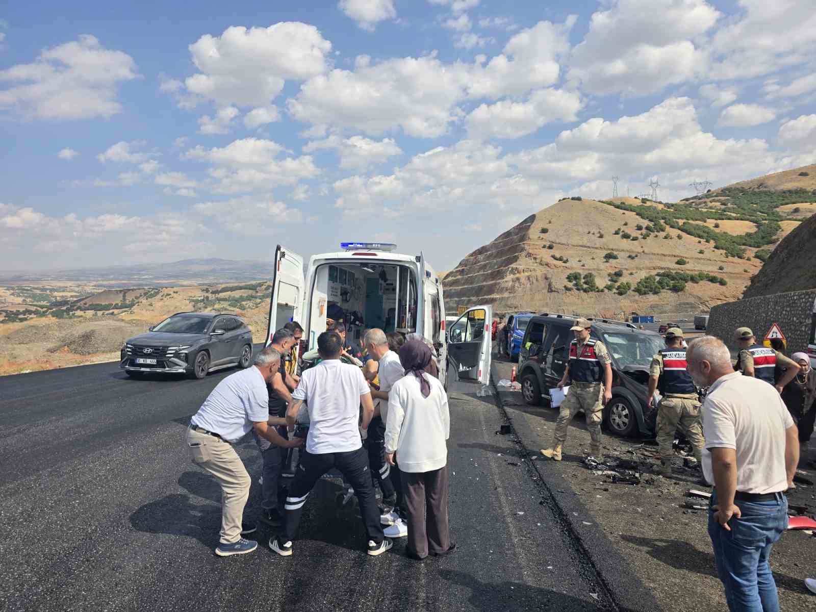 Bing&ouml;l&rsquo;de trafik kazası: 6 yaralı