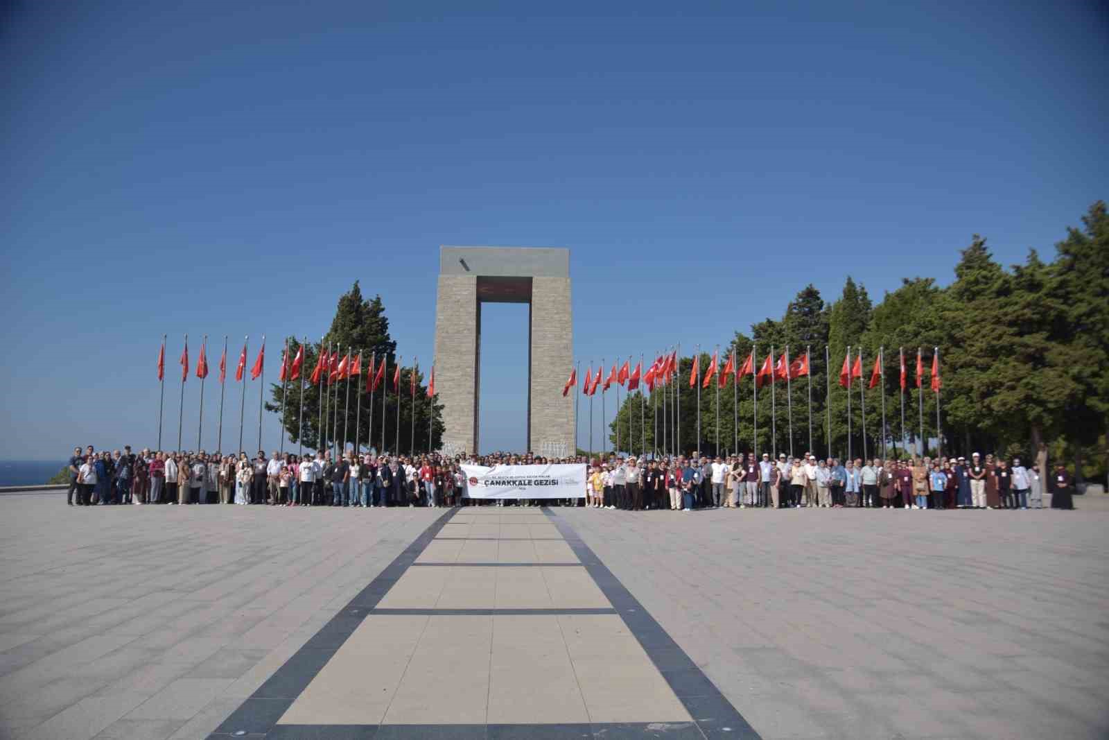Y&uuml;zlerce Bilecikli &Ccedil;anakkale gezisinde buluştu