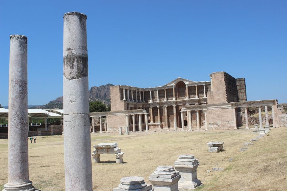 Salihli Kaymakamı G&uuml;ldoğan, Sardes kazı ekibini ağırladı